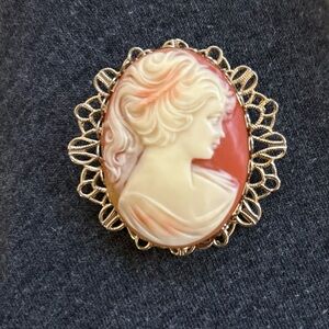 Elegant Gold and Cream Victorian Cameo Brooch